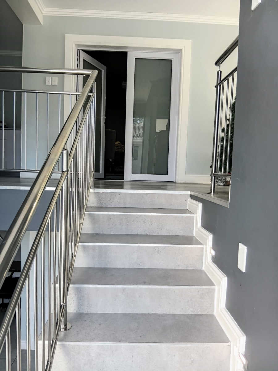 5 Bedroom Property for Sale in Beacon Bay Eastern Cape